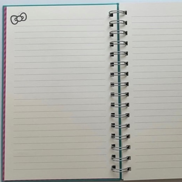 Hello Kitty vampire halloween journal - Picture 2 of 5